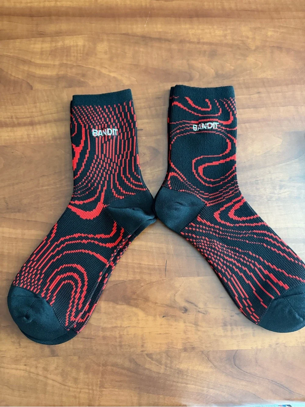 2 pair unisex Bandit Red & Black Athletic Crew Socks Exclusive Members only